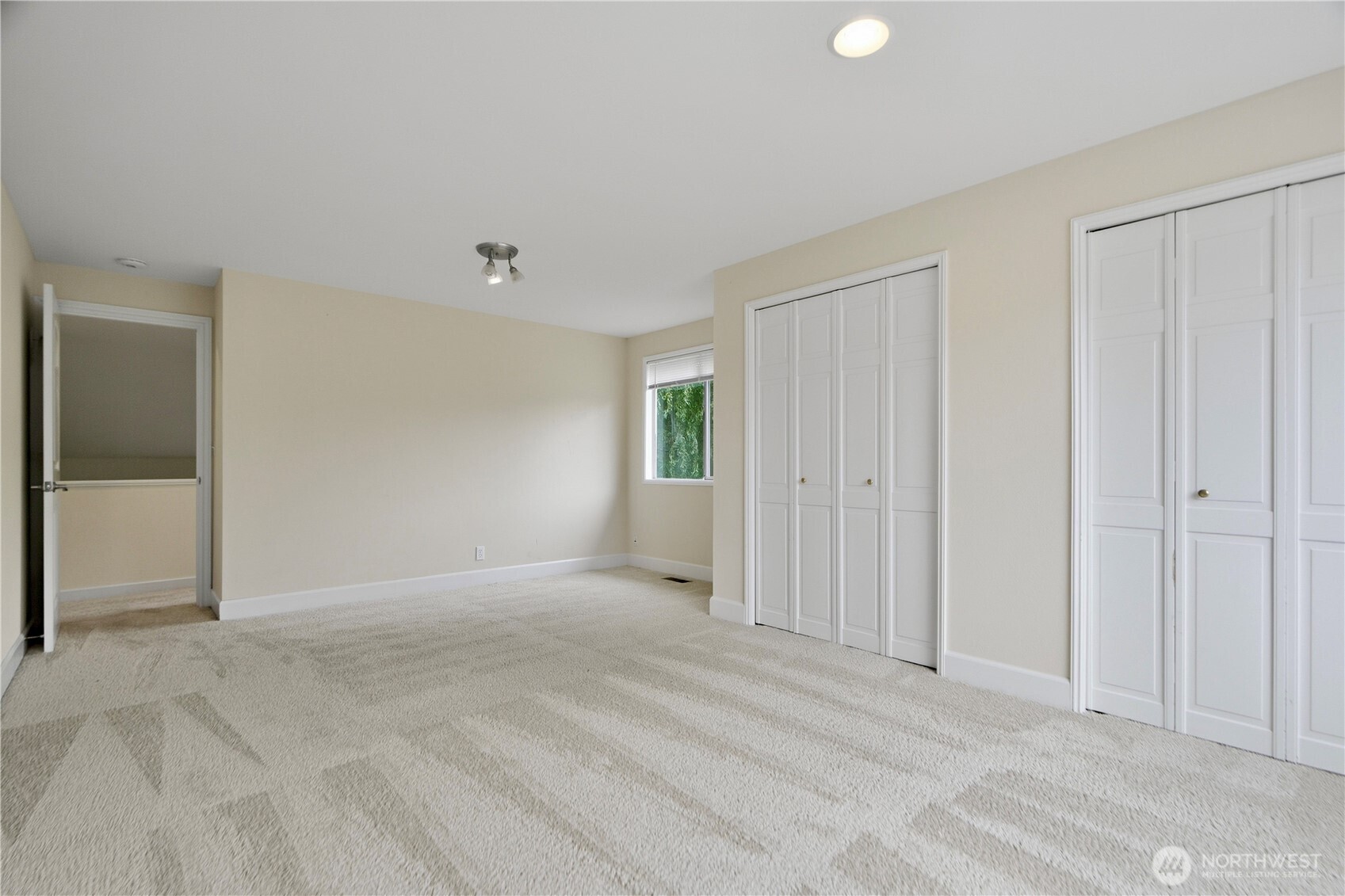12715 52nd Place Property Photo 31