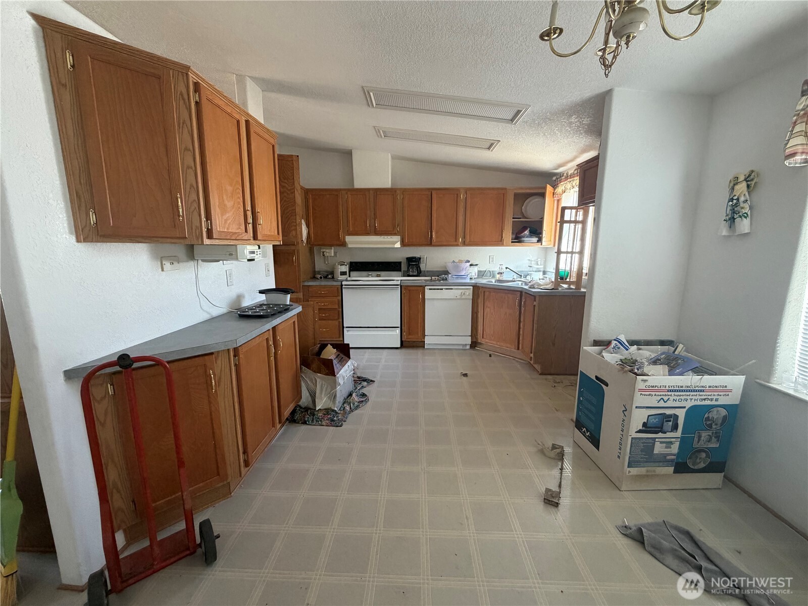 405 1/2 W Clay Street Property Photo 4