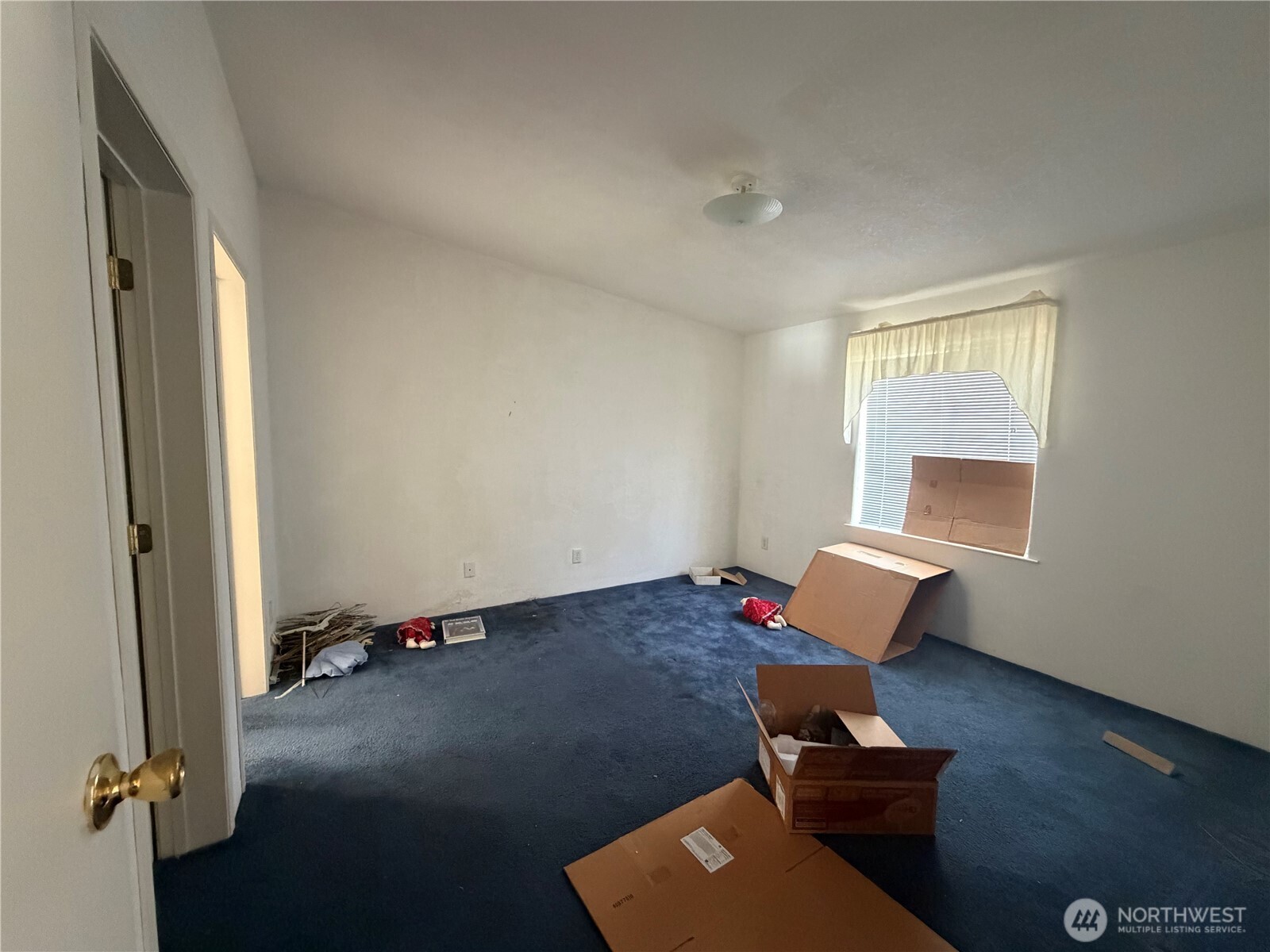 405 1/2 W Clay Street Property Photo 5