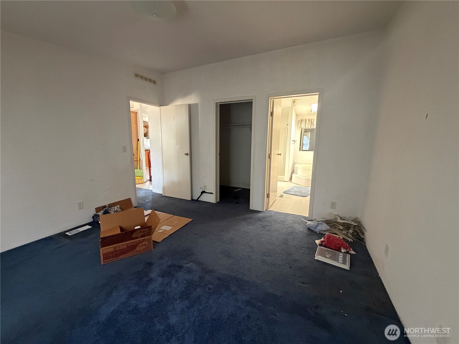 405 1/2 W Clay Street Property Photo 6