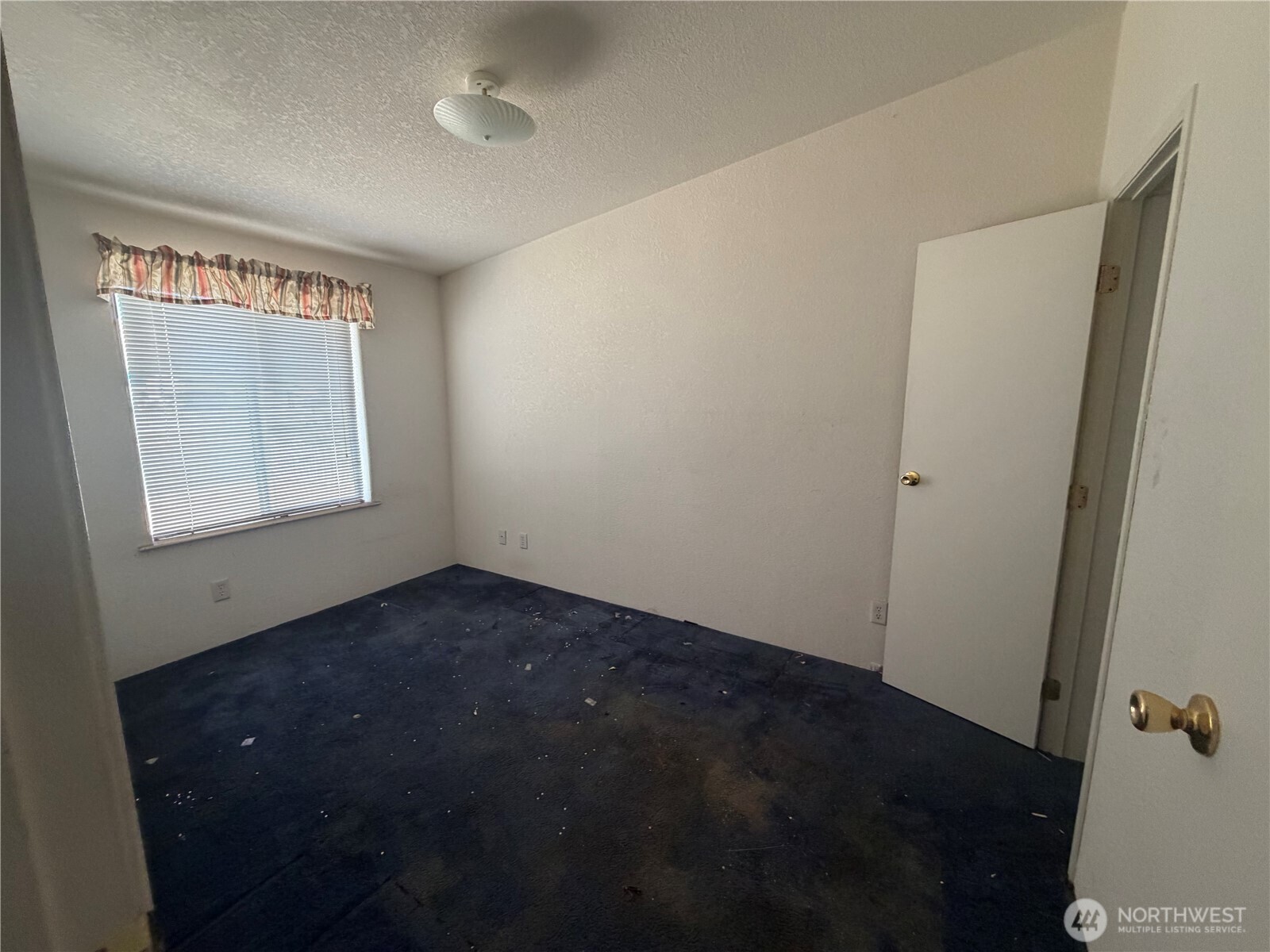 405 1/2 W Clay Street Property Photo 8