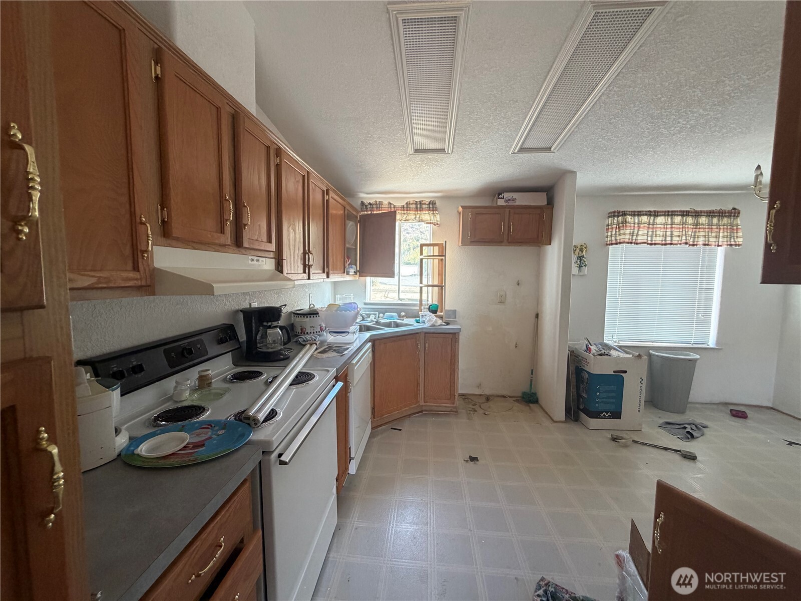 405 1/2 W Clay Street Property Photo 10