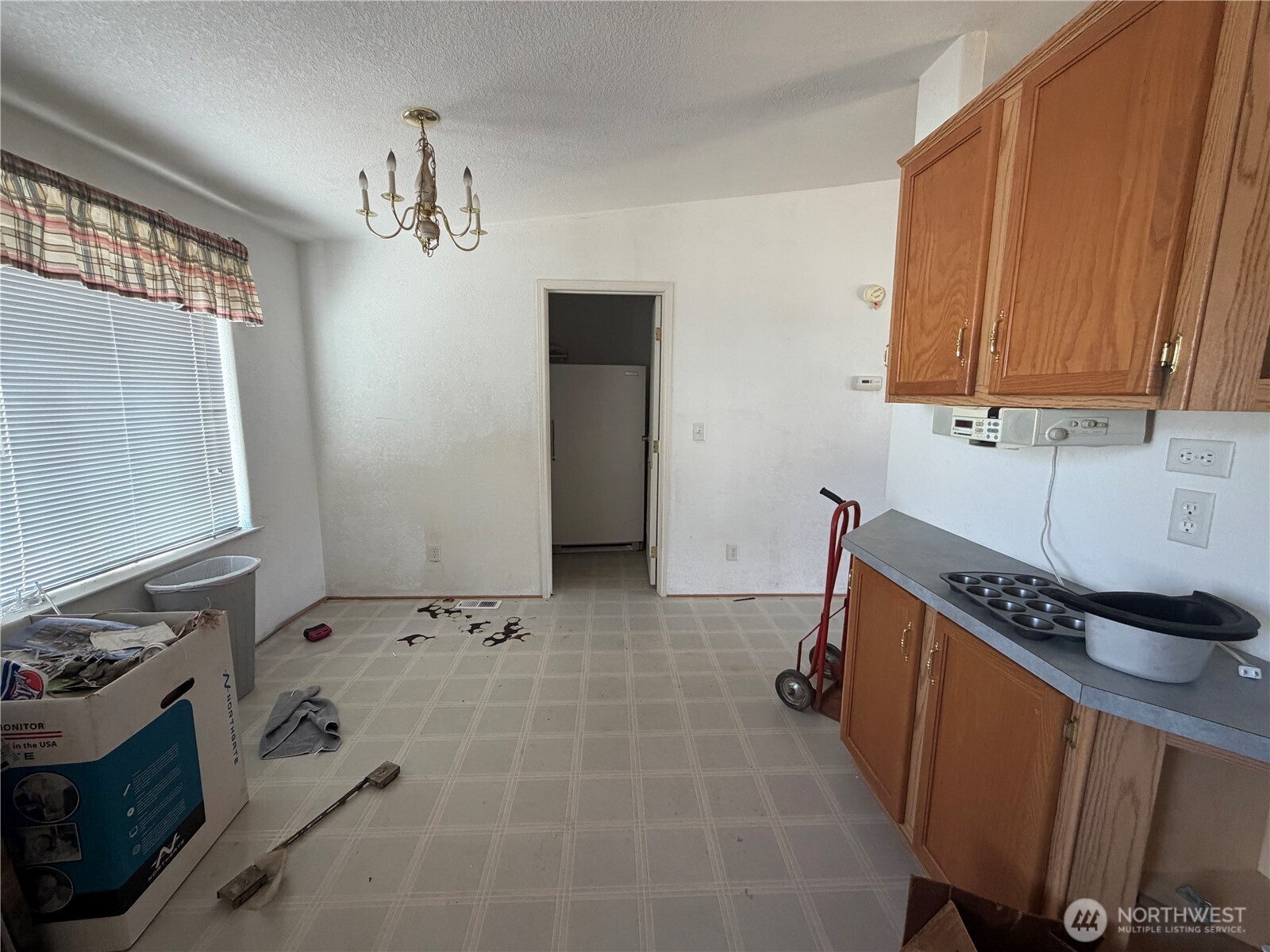 405 1/2 W Clay Street Property Photo 11
