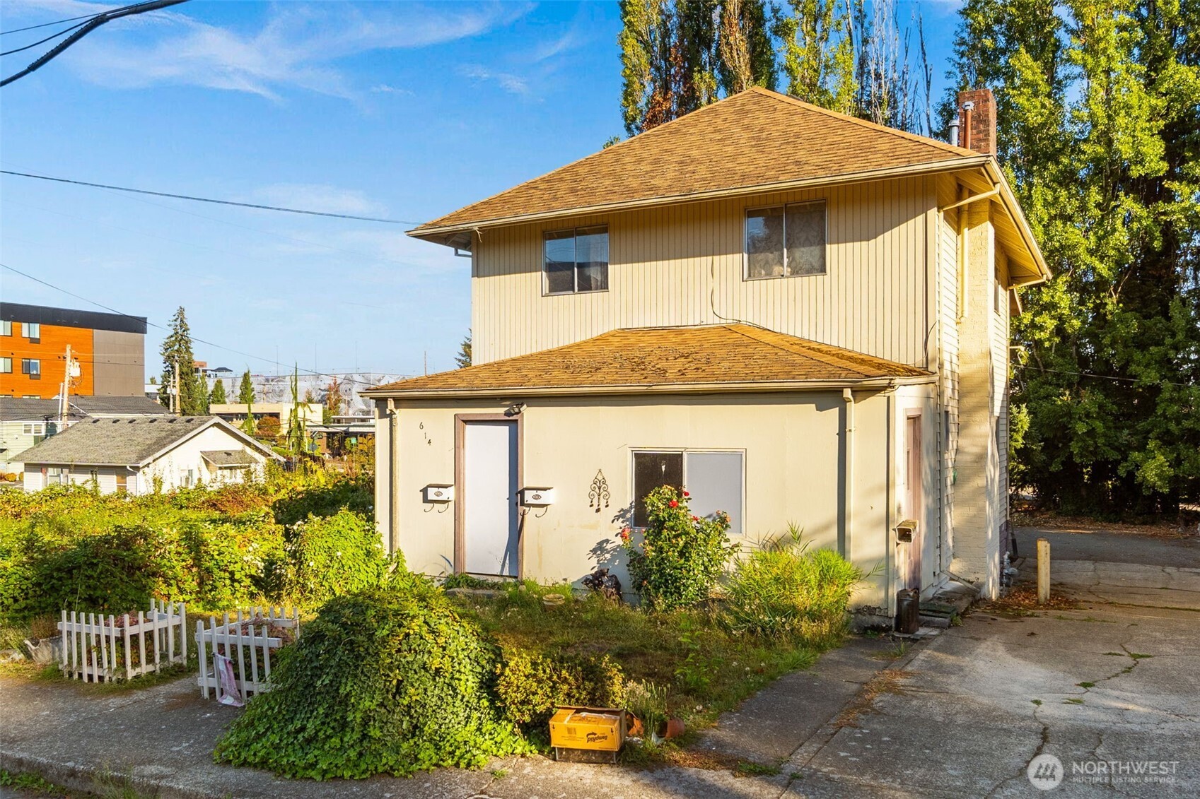 614 11th Avenue Property Photo 1