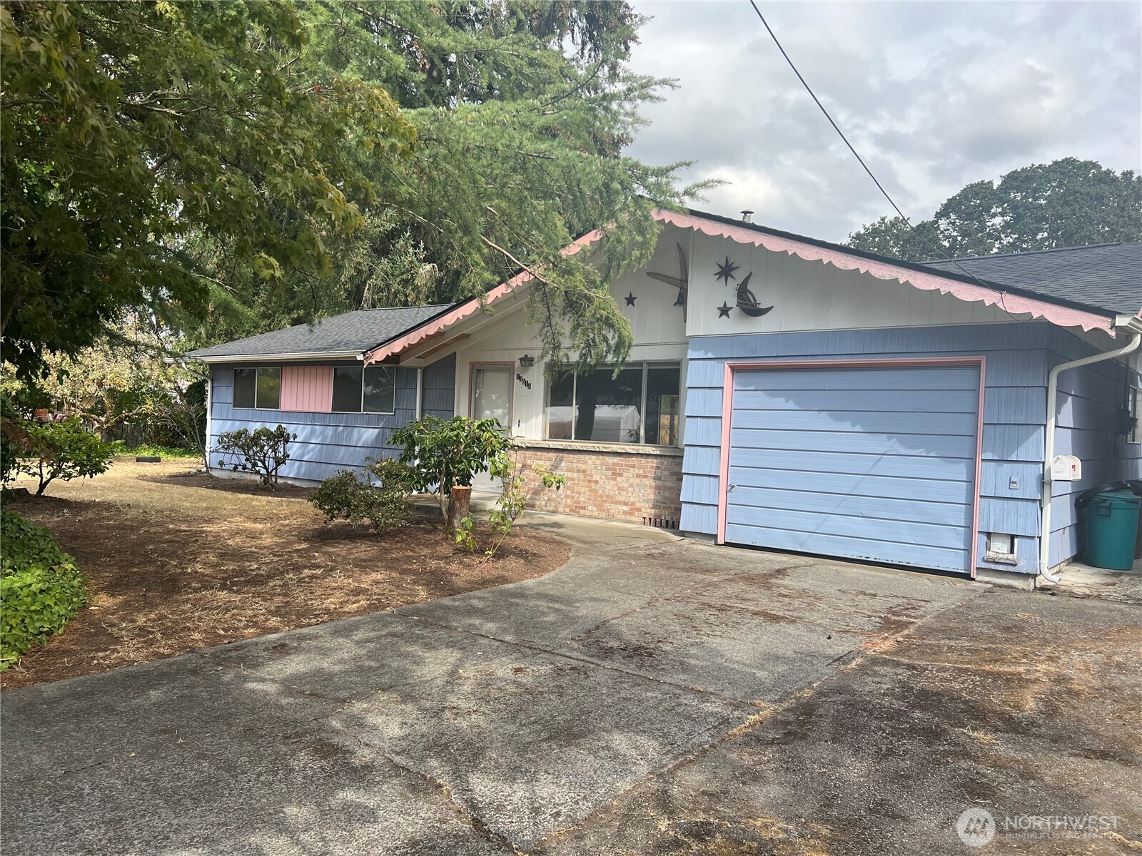 13617 Yakima Avenue Property Photo 1