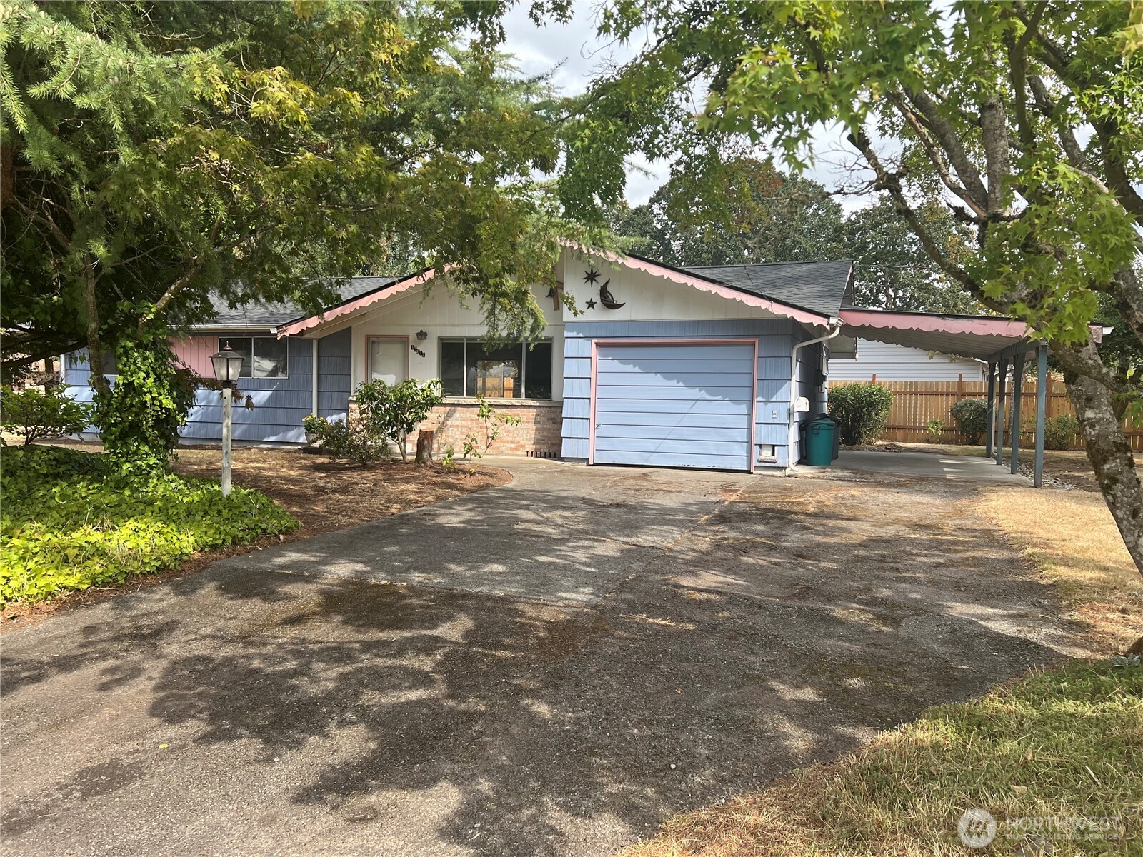 13617 Yakima Avenue Property Photo 2