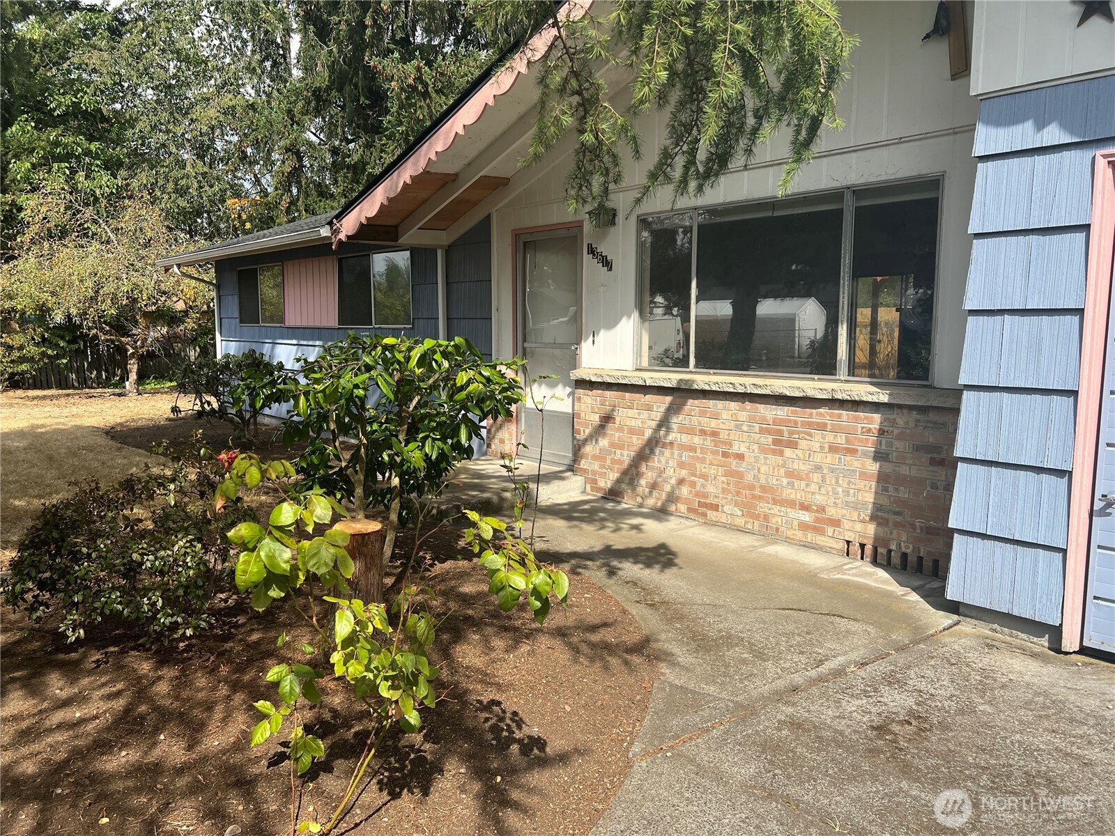 13617 Yakima Avenue Property Photo 4
