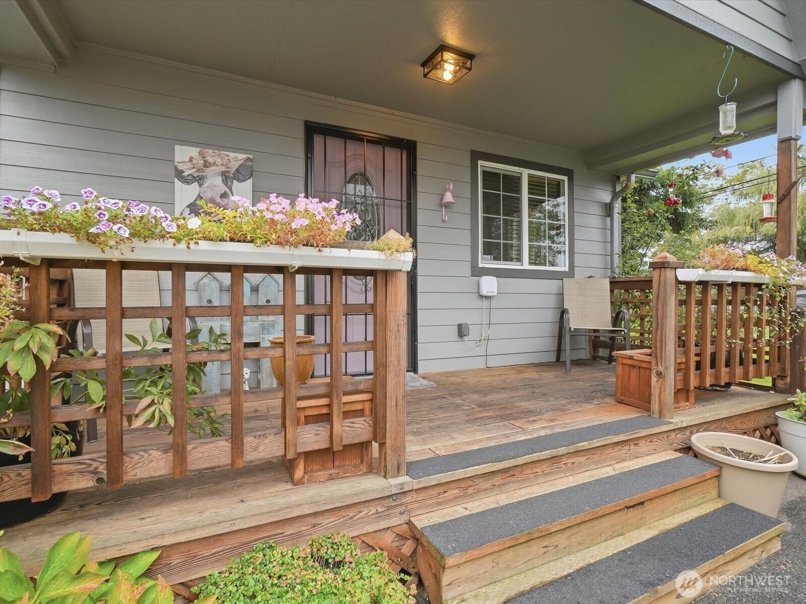 6513 Waller Road Property Photo 3