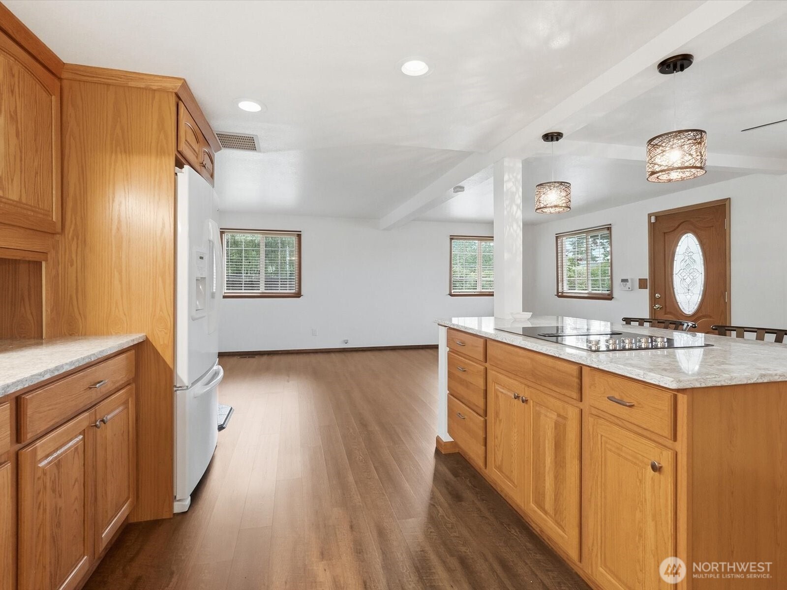 6513 Waller Road Property Photo 4