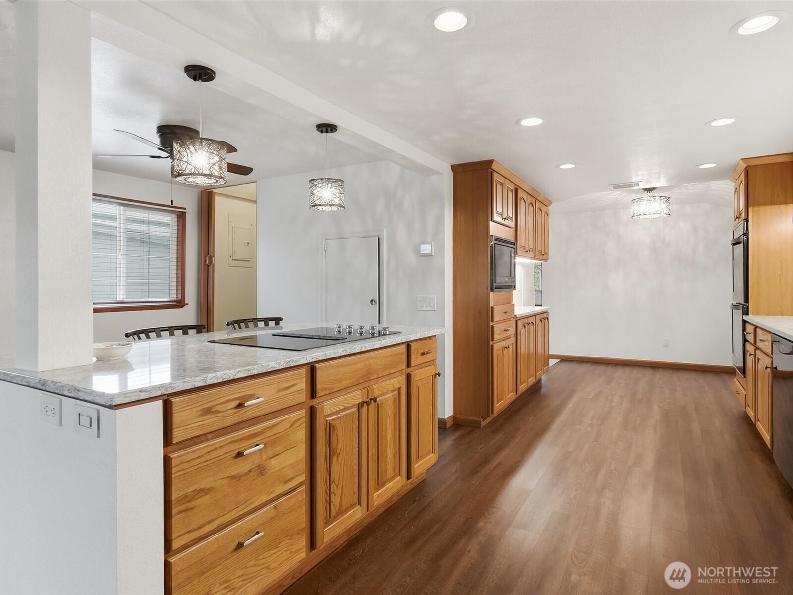 6513 Waller Road Property Photo 5