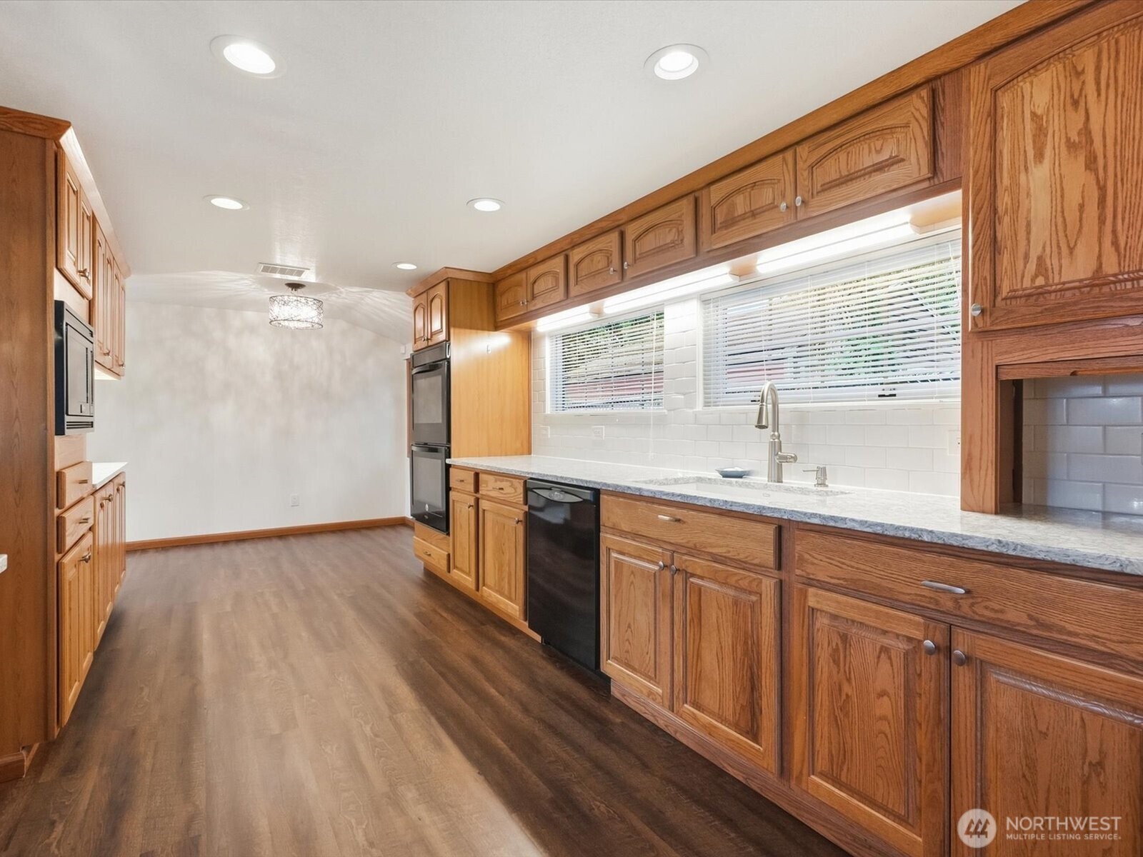 6513 Waller Road Property Photo 6