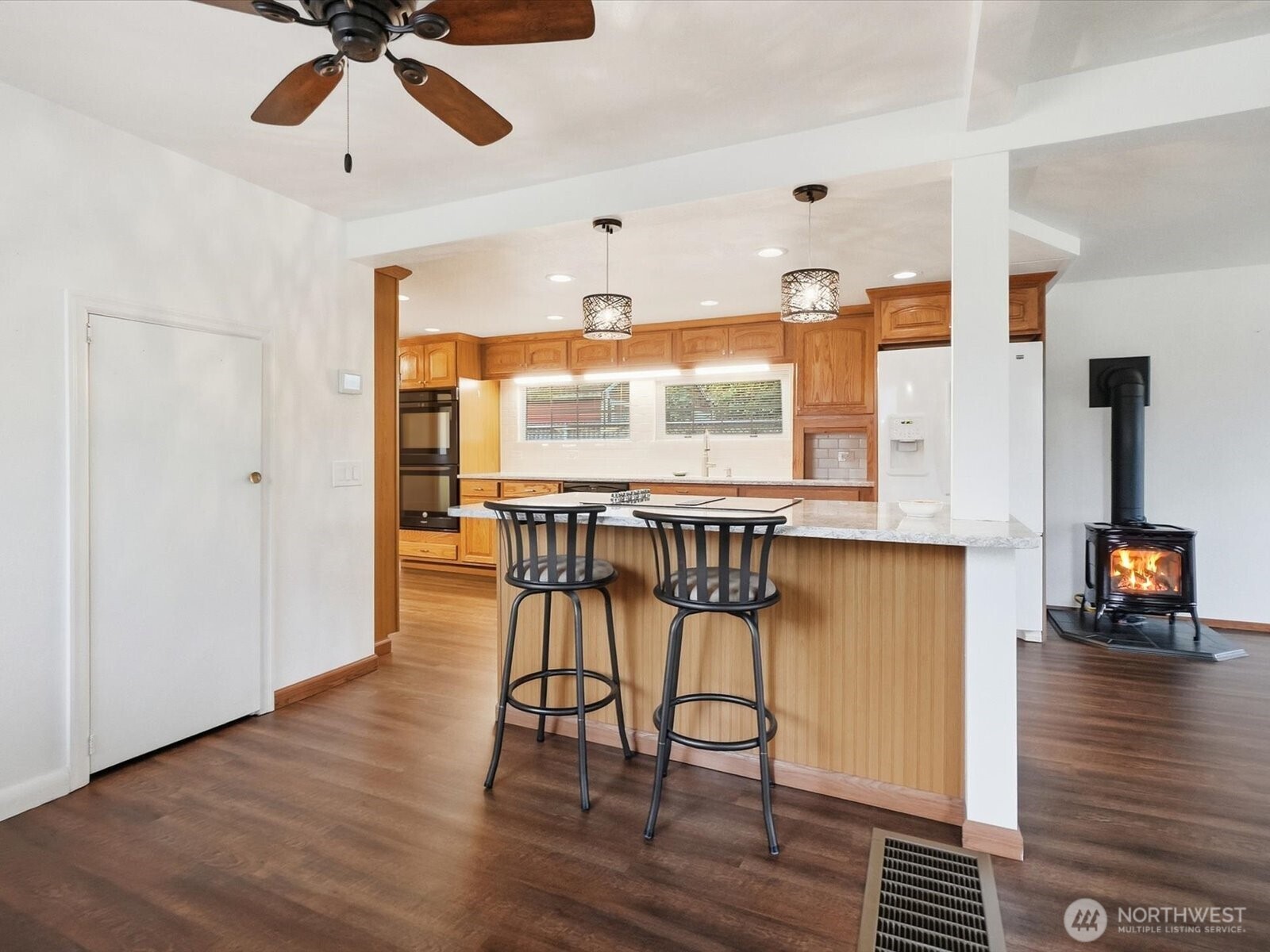 6513 Waller Road Property Photo 8