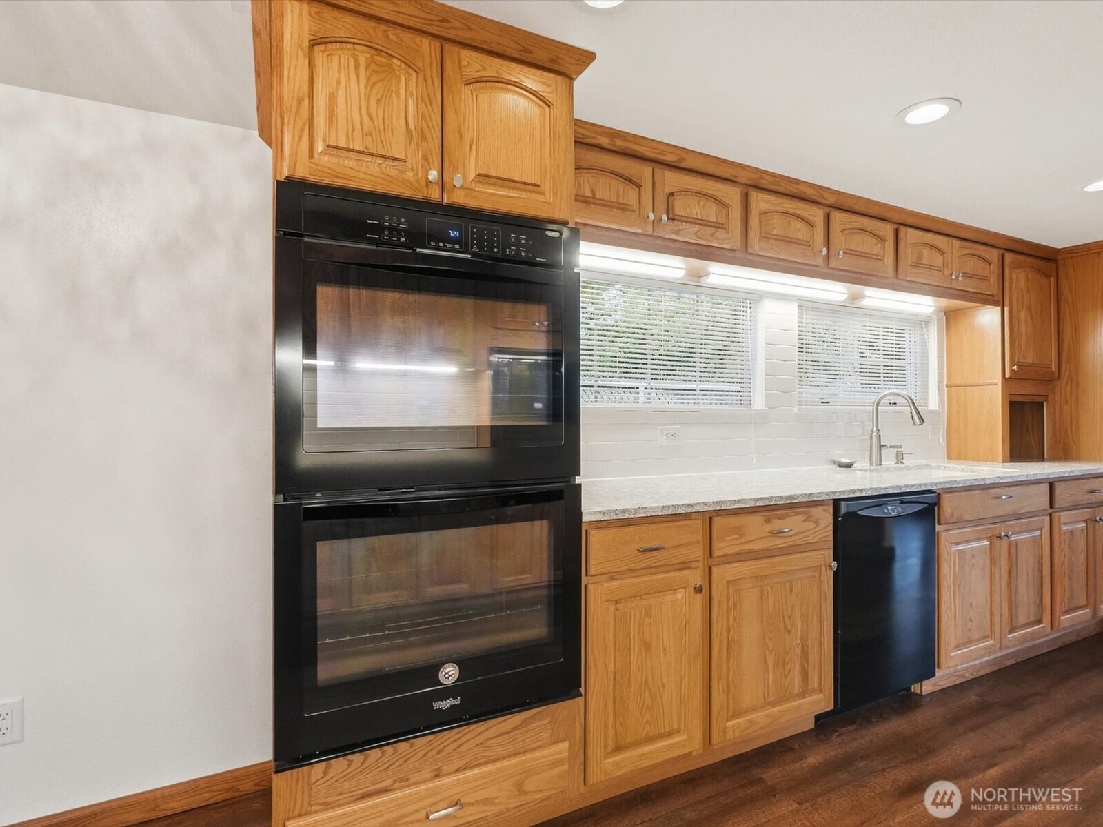 6513 Waller Road Property Photo 9