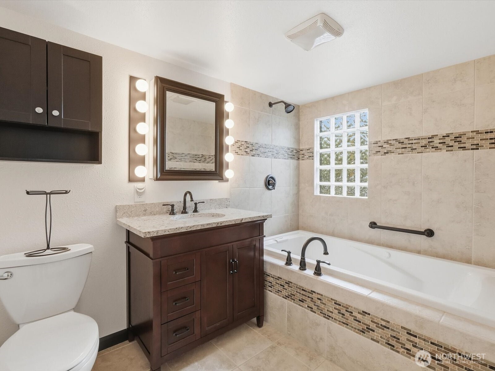 6513 Waller Road Property Photo 15