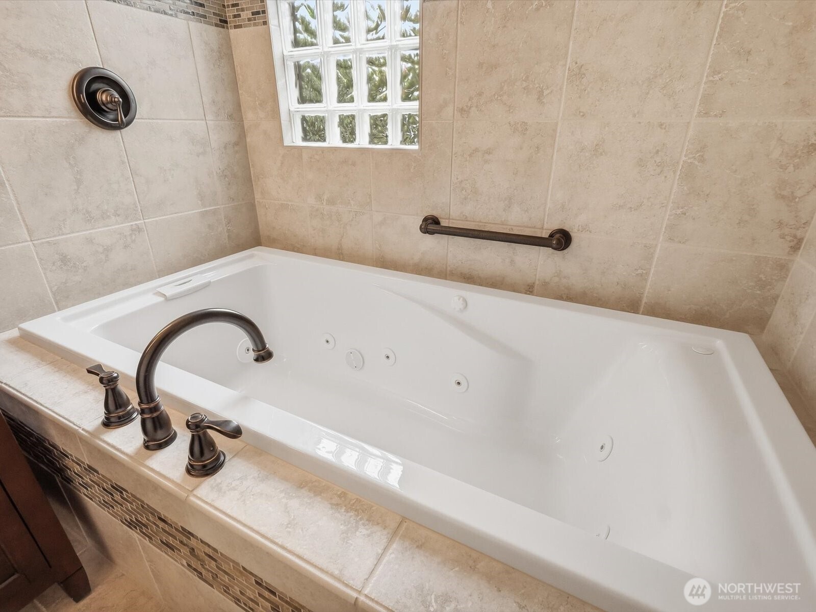 6513 Waller Road Property Photo 16