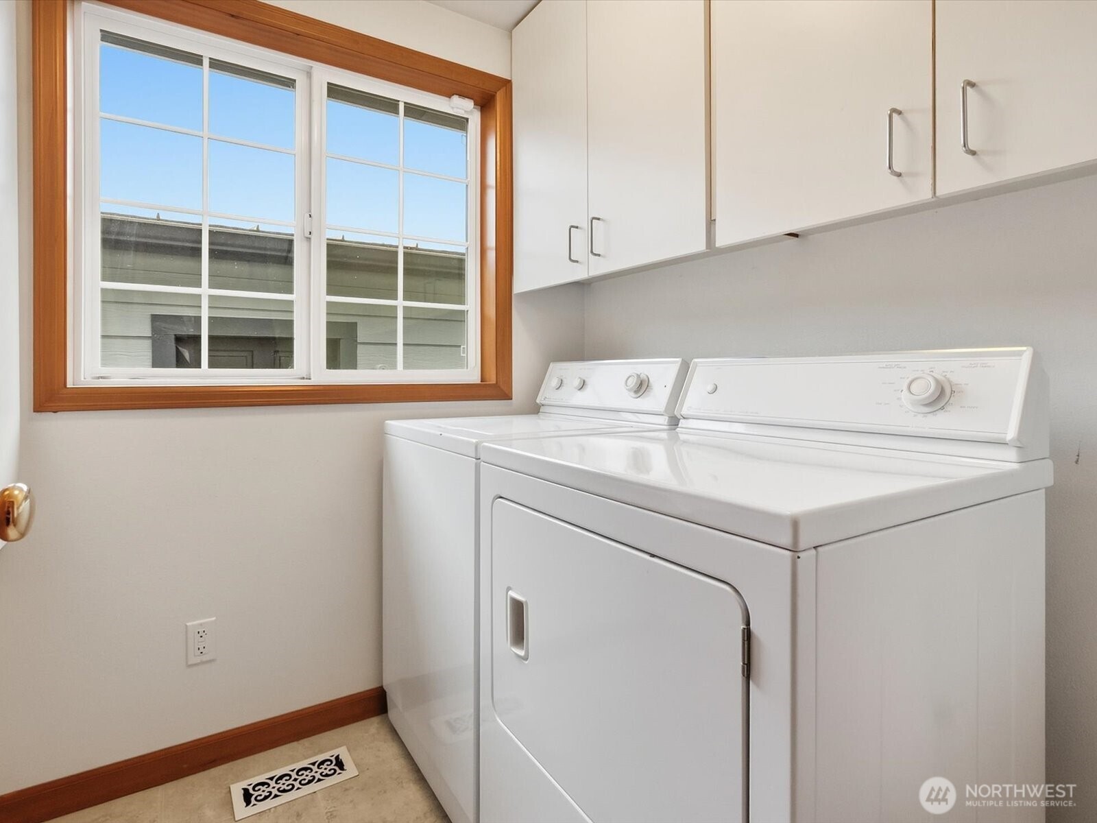 6513 Waller Road Property Photo 17