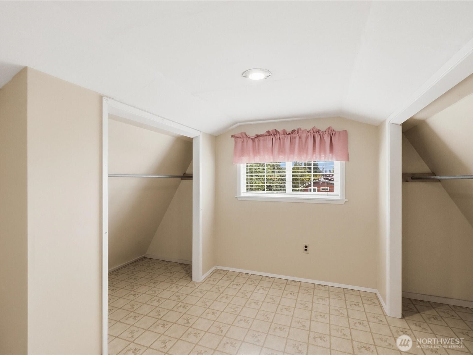 6513 Waller Road Property Photo 29