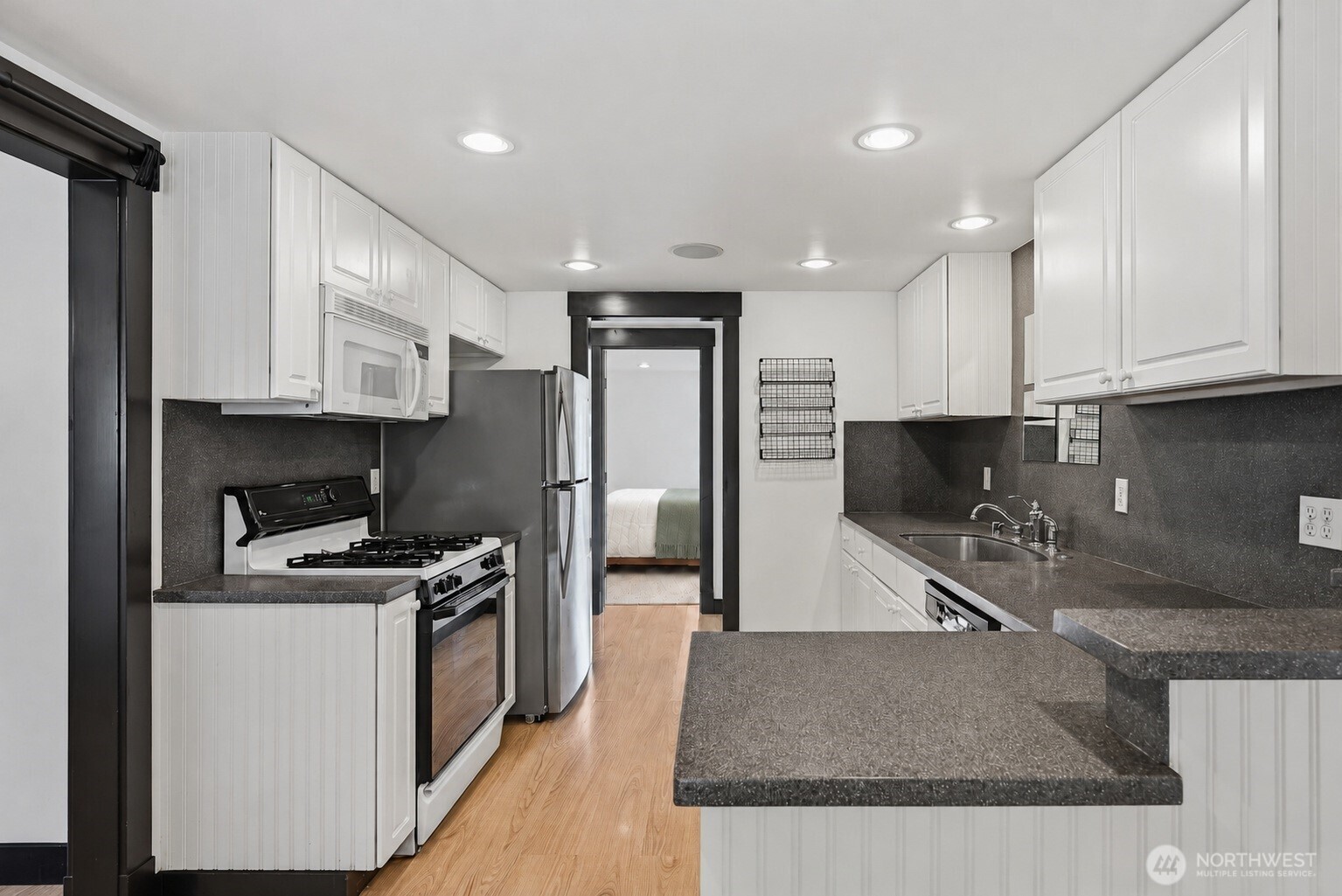 10915 North Park Avenue Property Photo 11