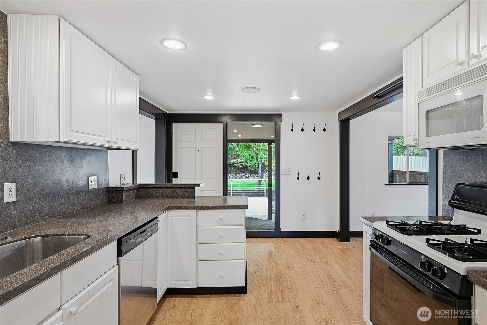 10915 North Park Avenue Property Photo 12