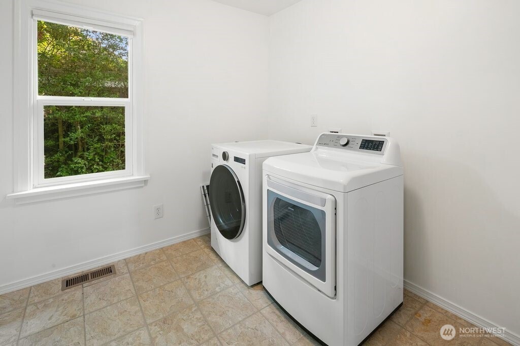 3042 Ne 94th Street Property Photo 25