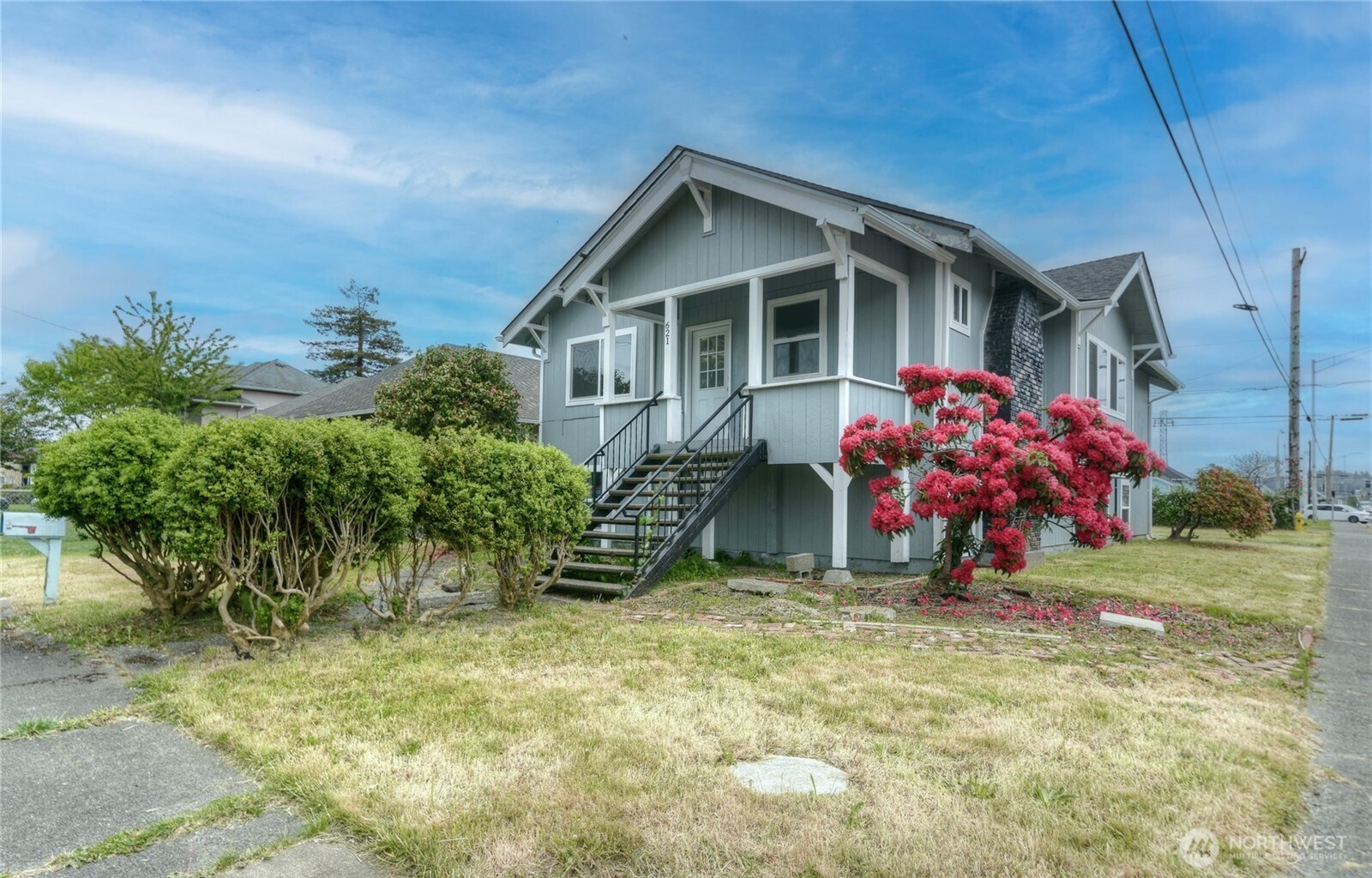 621 W 2nd Street Property Photo 1