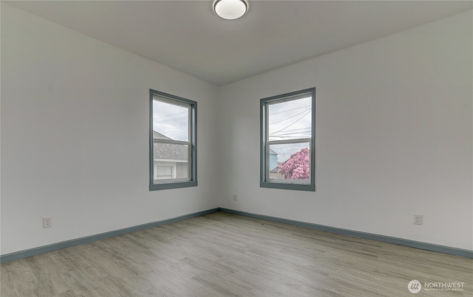 621 W 2nd Street Property Photo 3