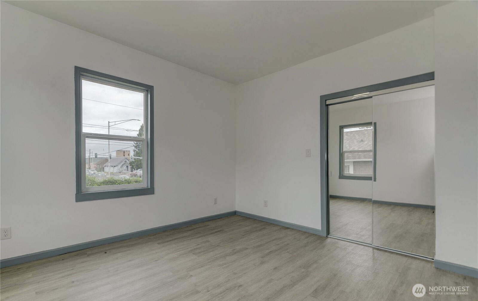 621 W 2nd Street Property Photo 4