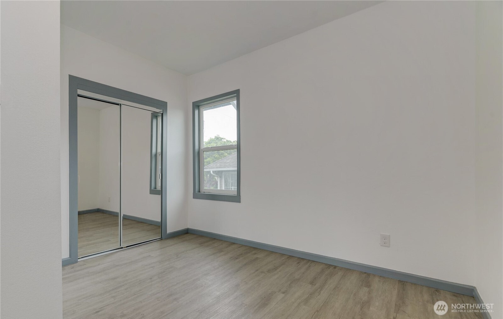 621 W 2nd Street Property Photo 7