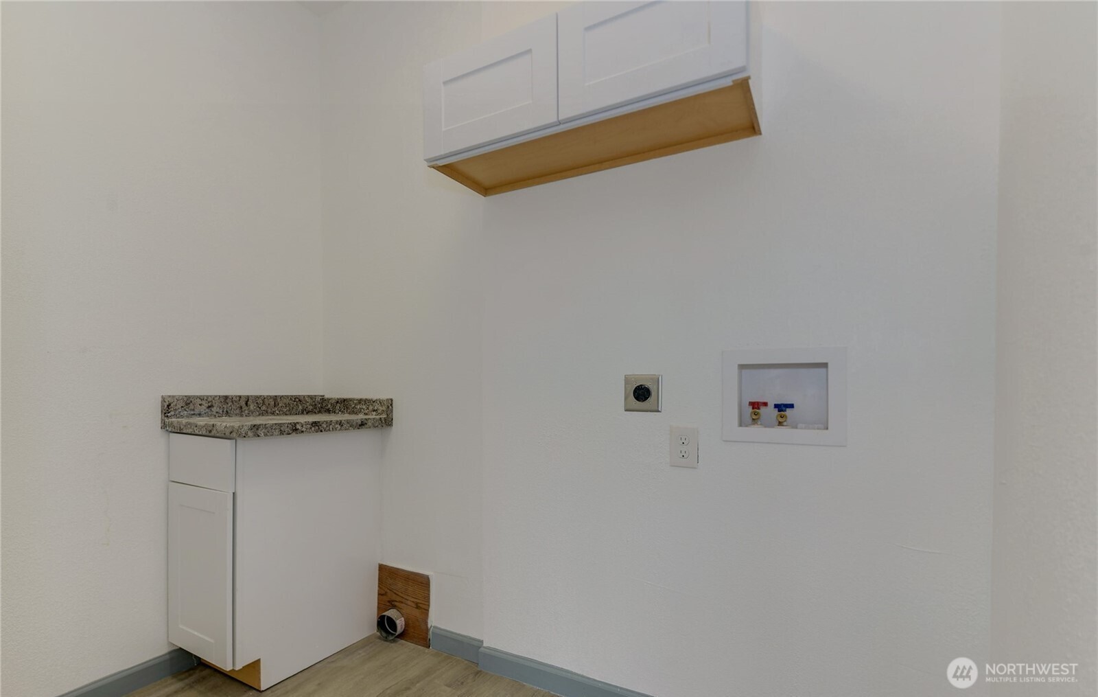 621 W 2nd Street Property Photo 8