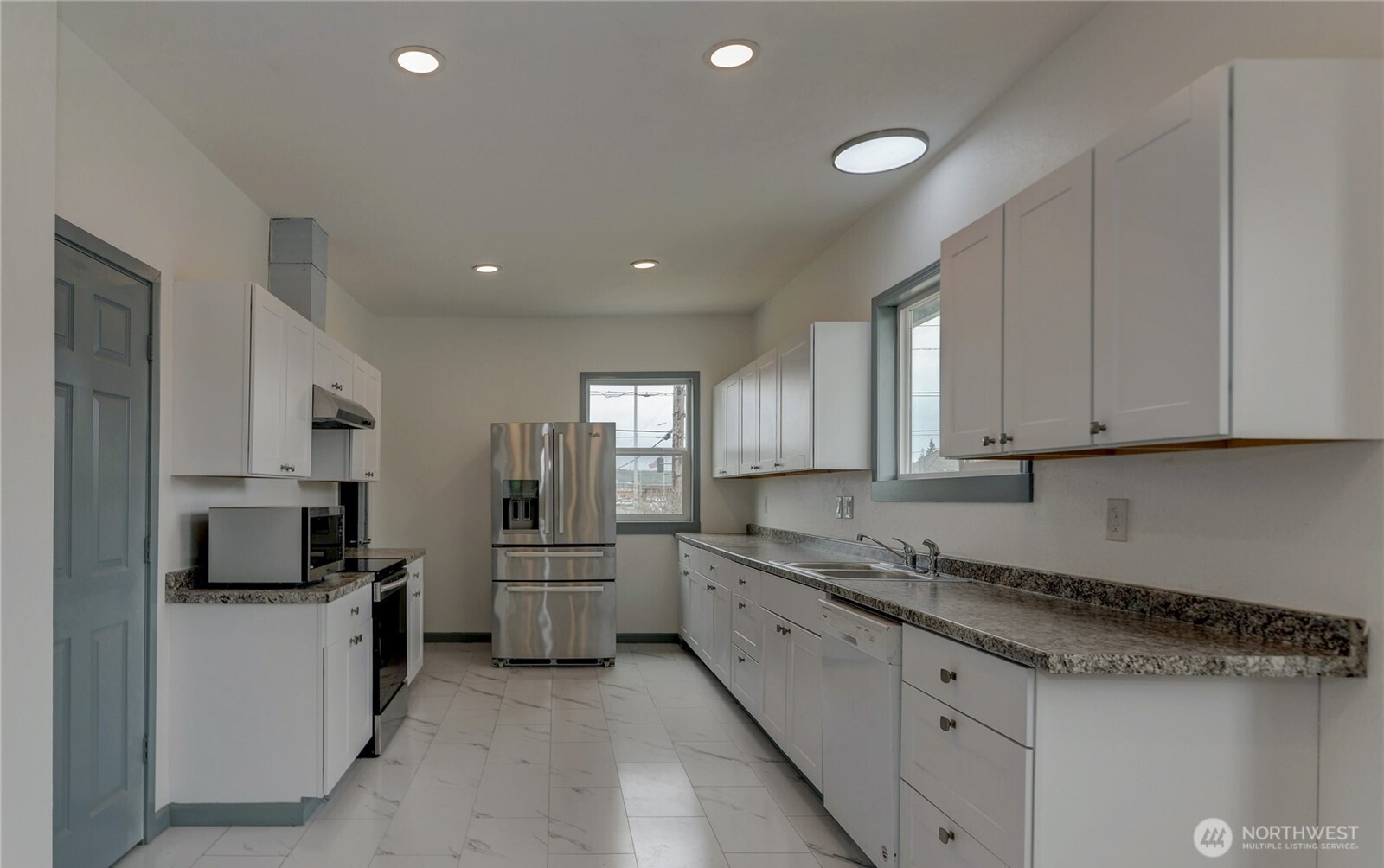 621 W 2nd Street Property Photo 10