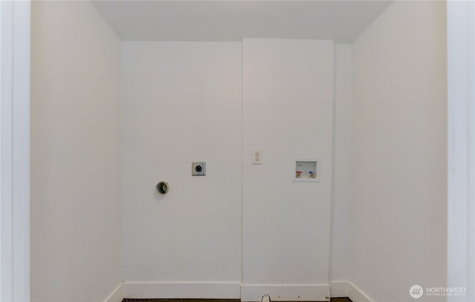 621 W 2nd Street Property Photo 15
