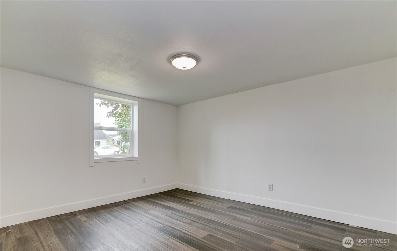 621 W 2nd Street Property Photo 19