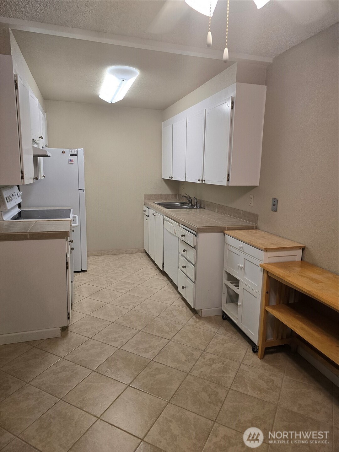 5585 E Evergreen Boulevard 5304 Property Photo 3