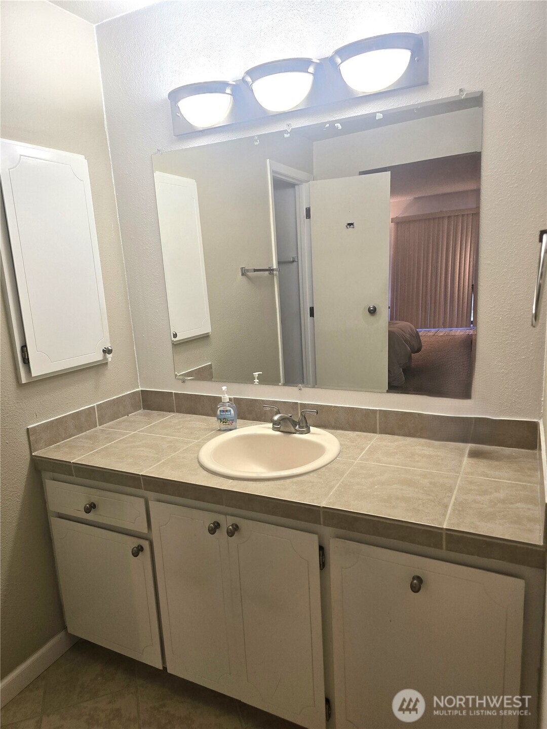5585 E Evergreen Boulevard 5304 Property Photo 8