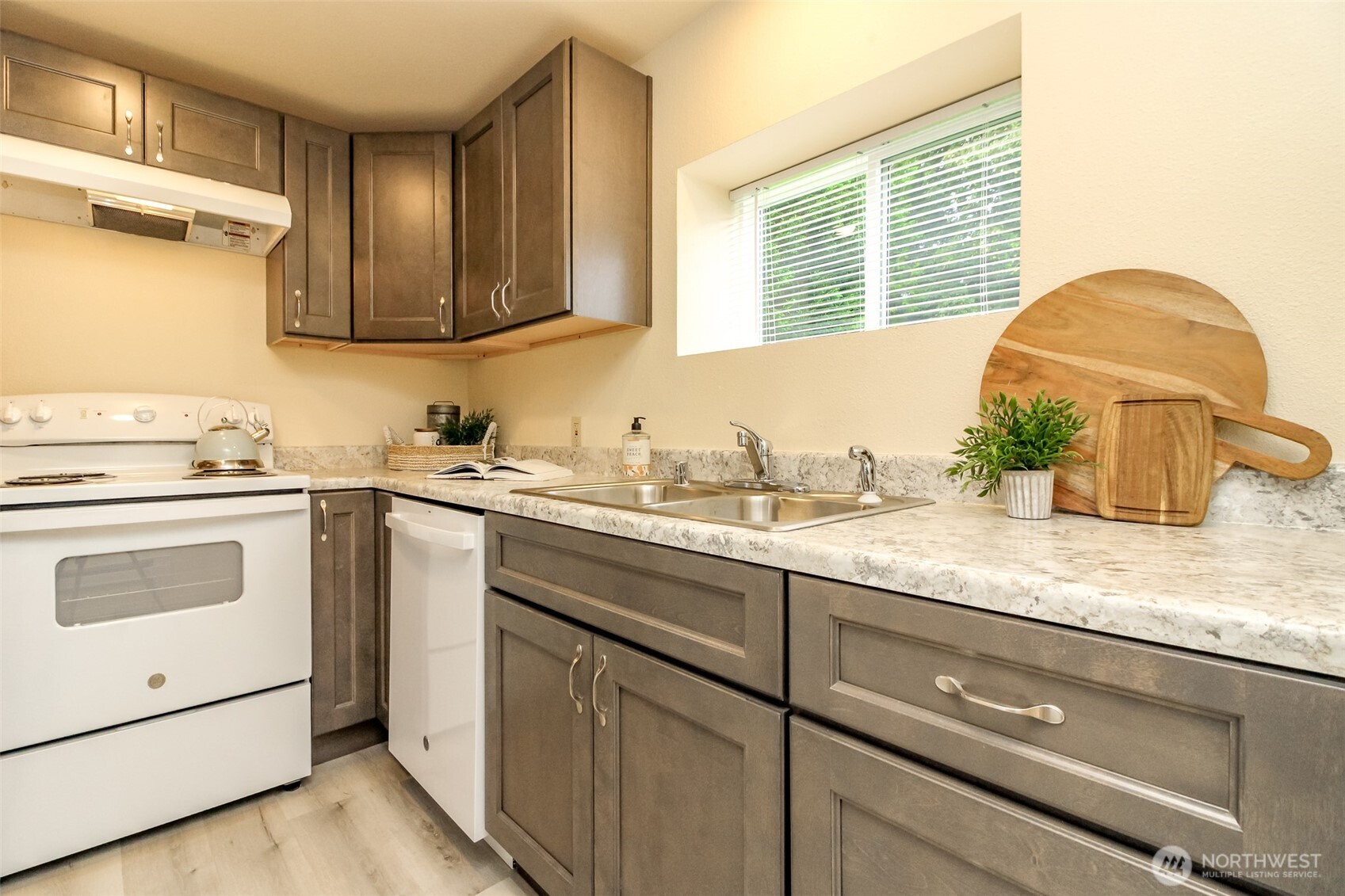 105 S 70th Street Property Photo 3