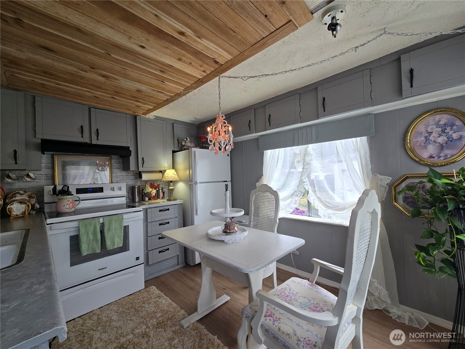 802 S Forrest St Street 8 Property Photo 6