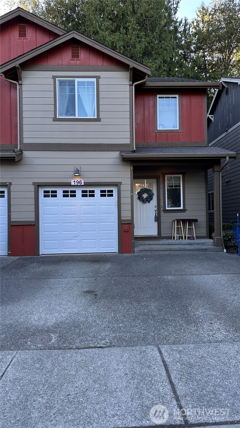 196 N Township Street Property Photo 1