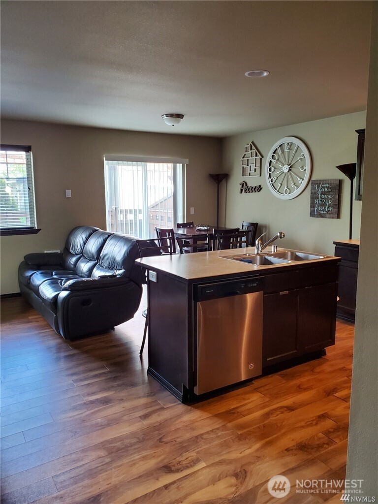 196 N Township Street Property Photo 3