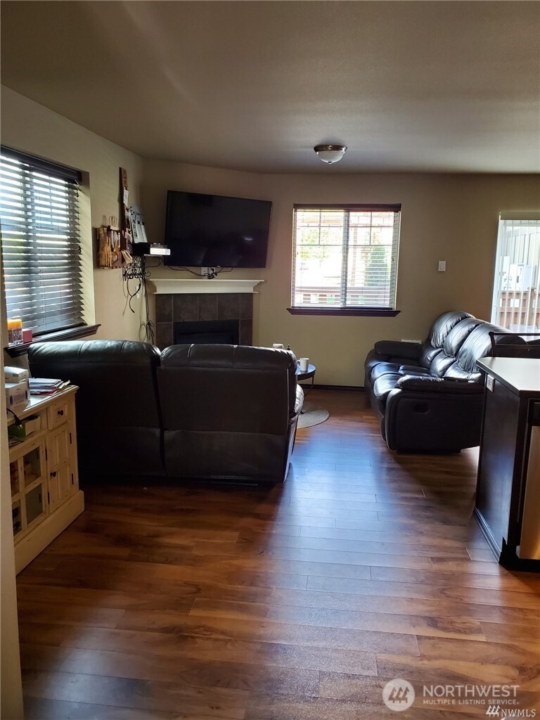 196 N Township Street Property Photo 4
