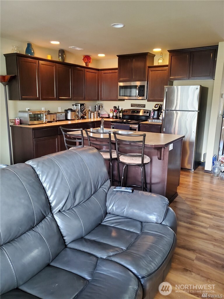 196 N Township Street Property Photo 5
