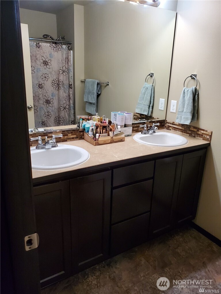 196 N Township Street Property Photo 11
