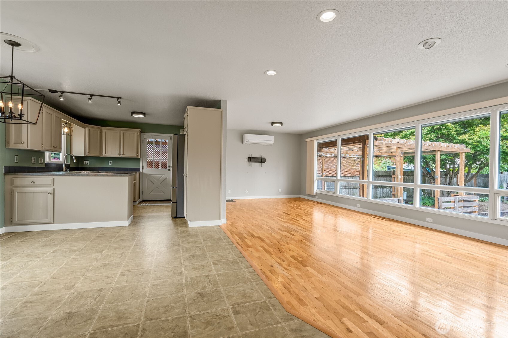 366 N Park Street Property Photo 6