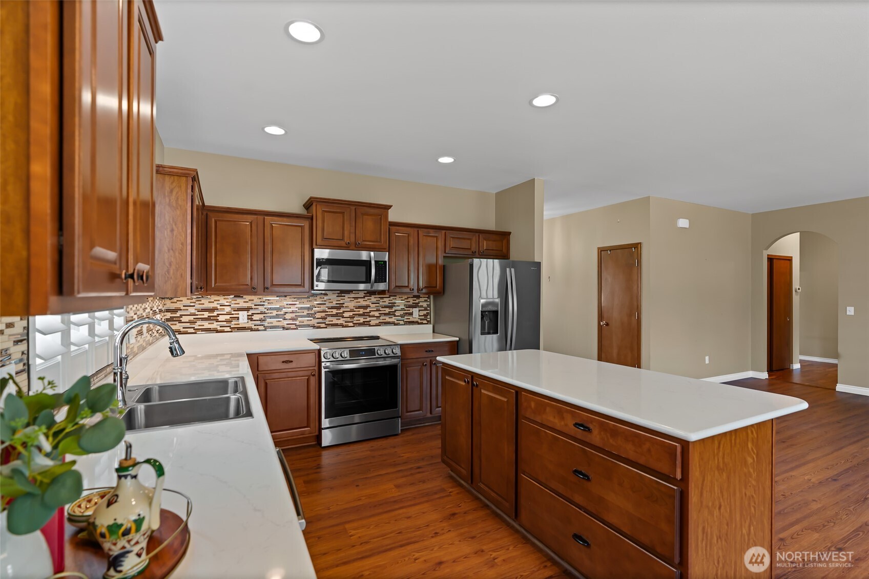 709 S Cypress Court Property Photo 4