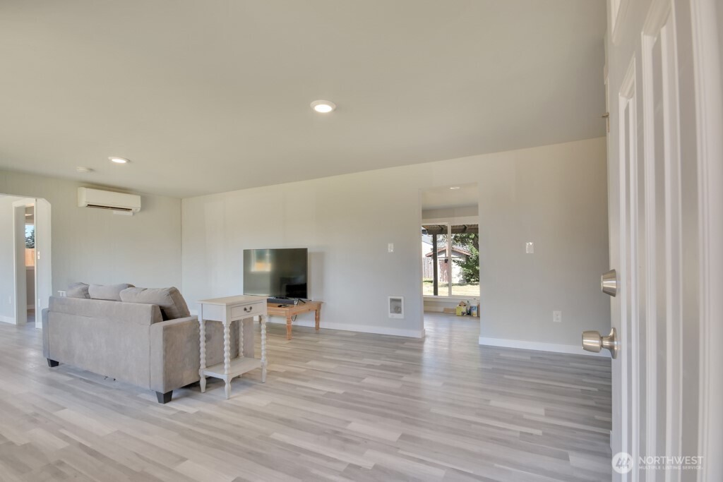 17001 4th Avenue Property Photo 3