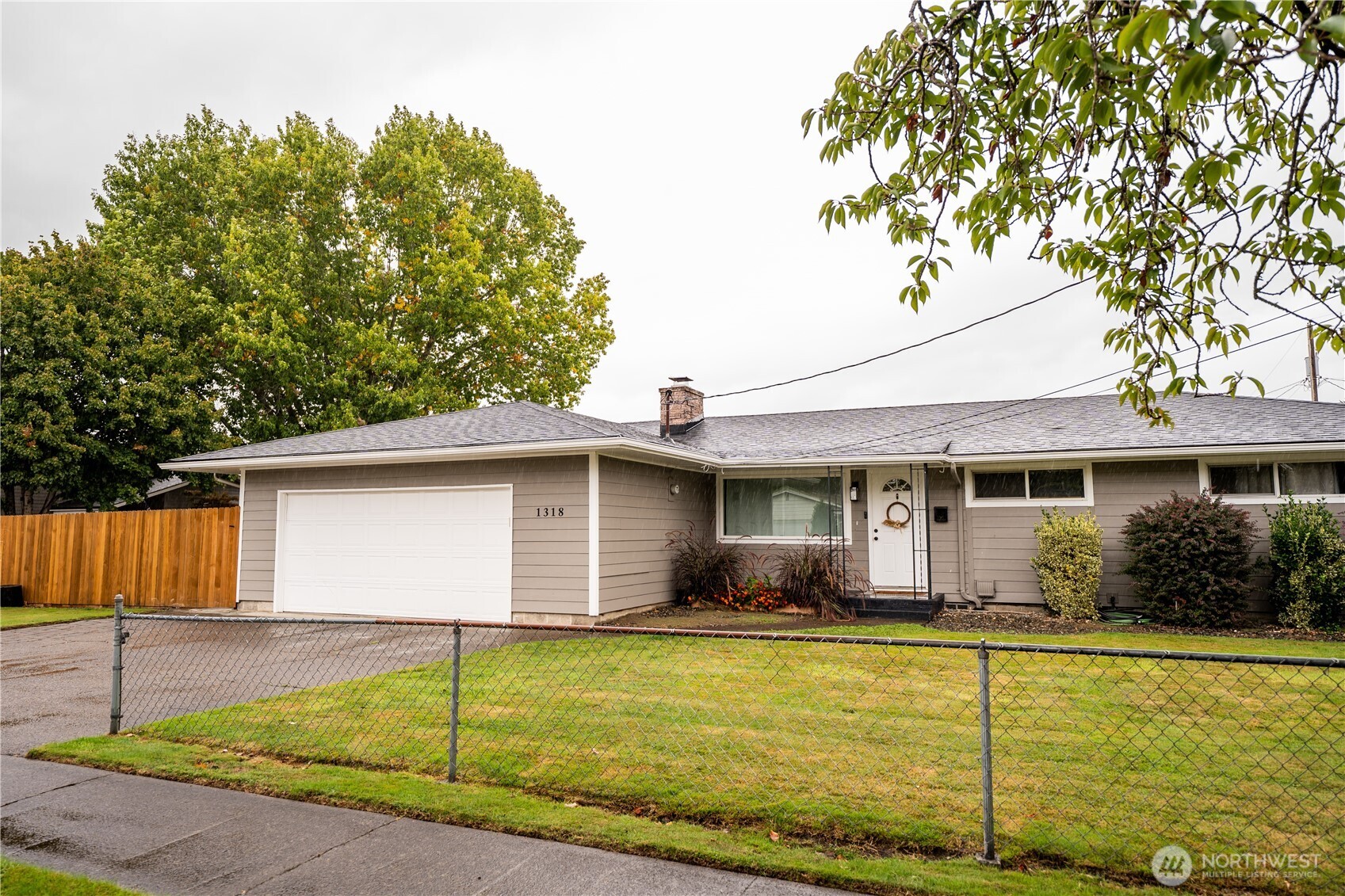 1318 Midland Avenue Property Photo 2