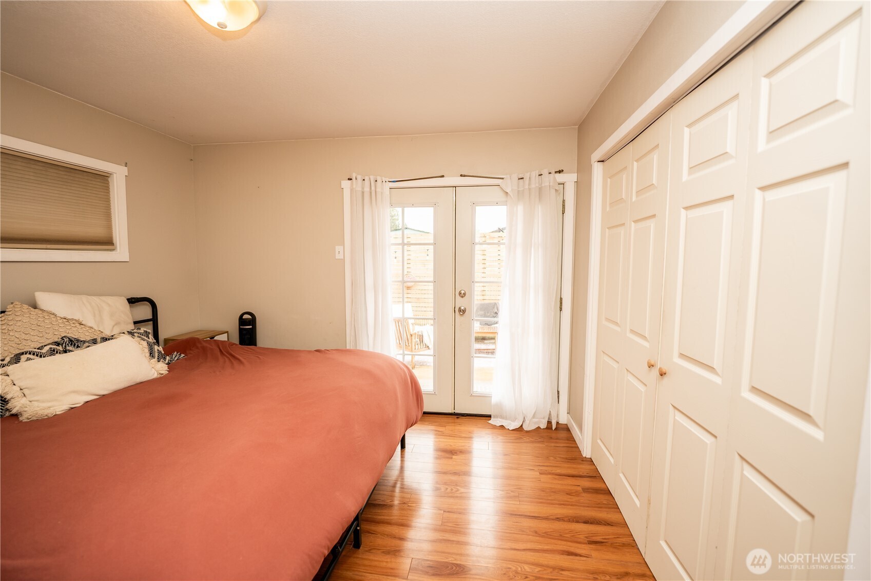 1318 Midland Avenue Property Photo 10
