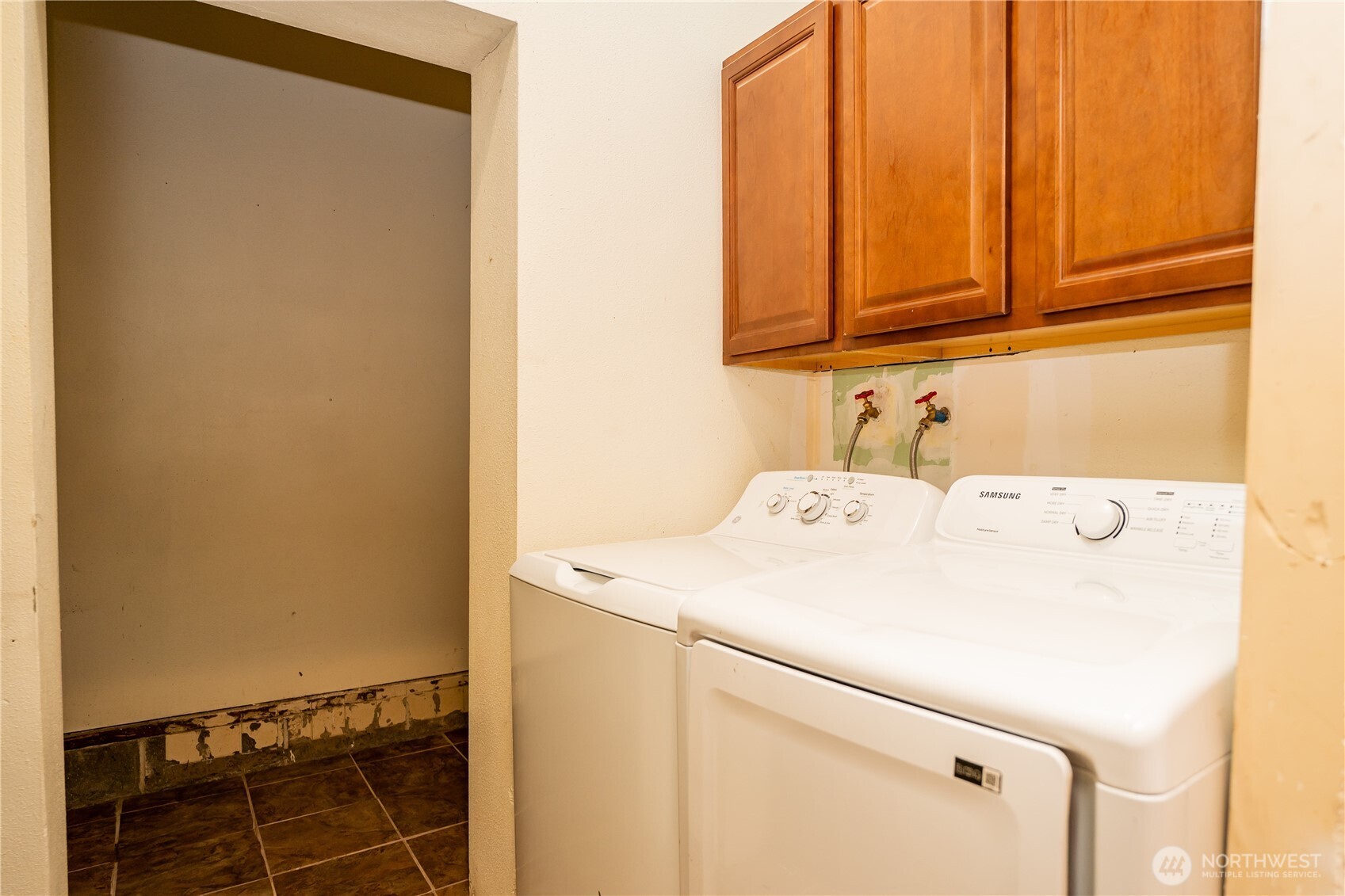 1318 Midland Avenue Property Photo 24