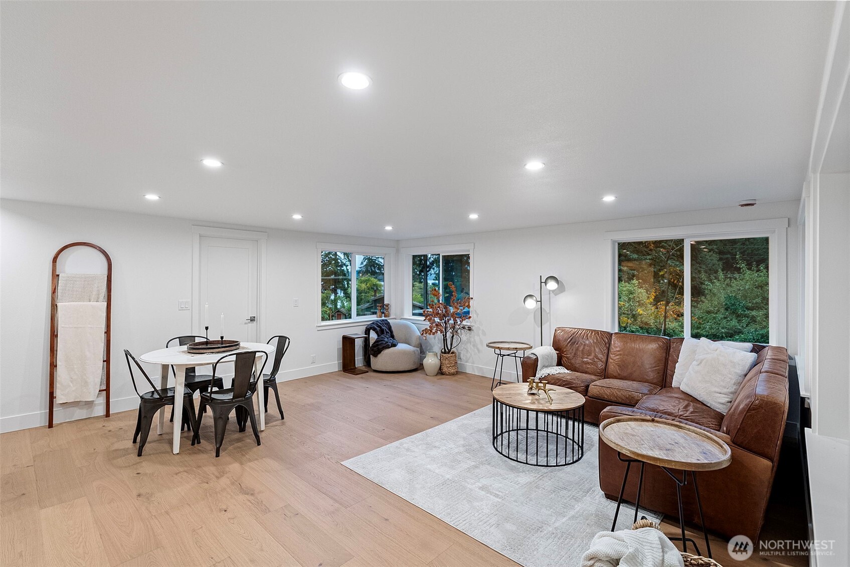 16268 Norum Road Property Photo 10