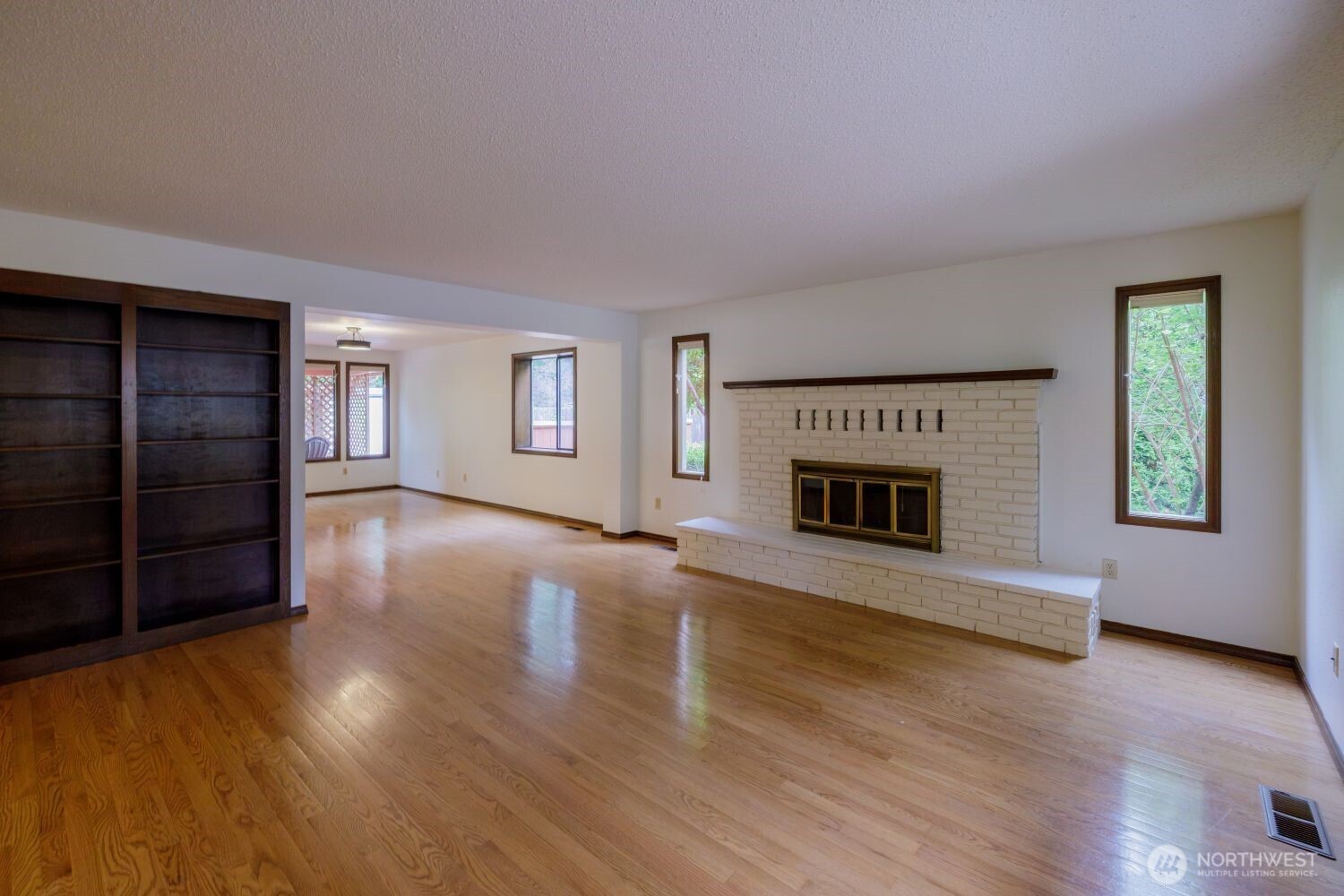 1330 11th Court Property Photo 6
