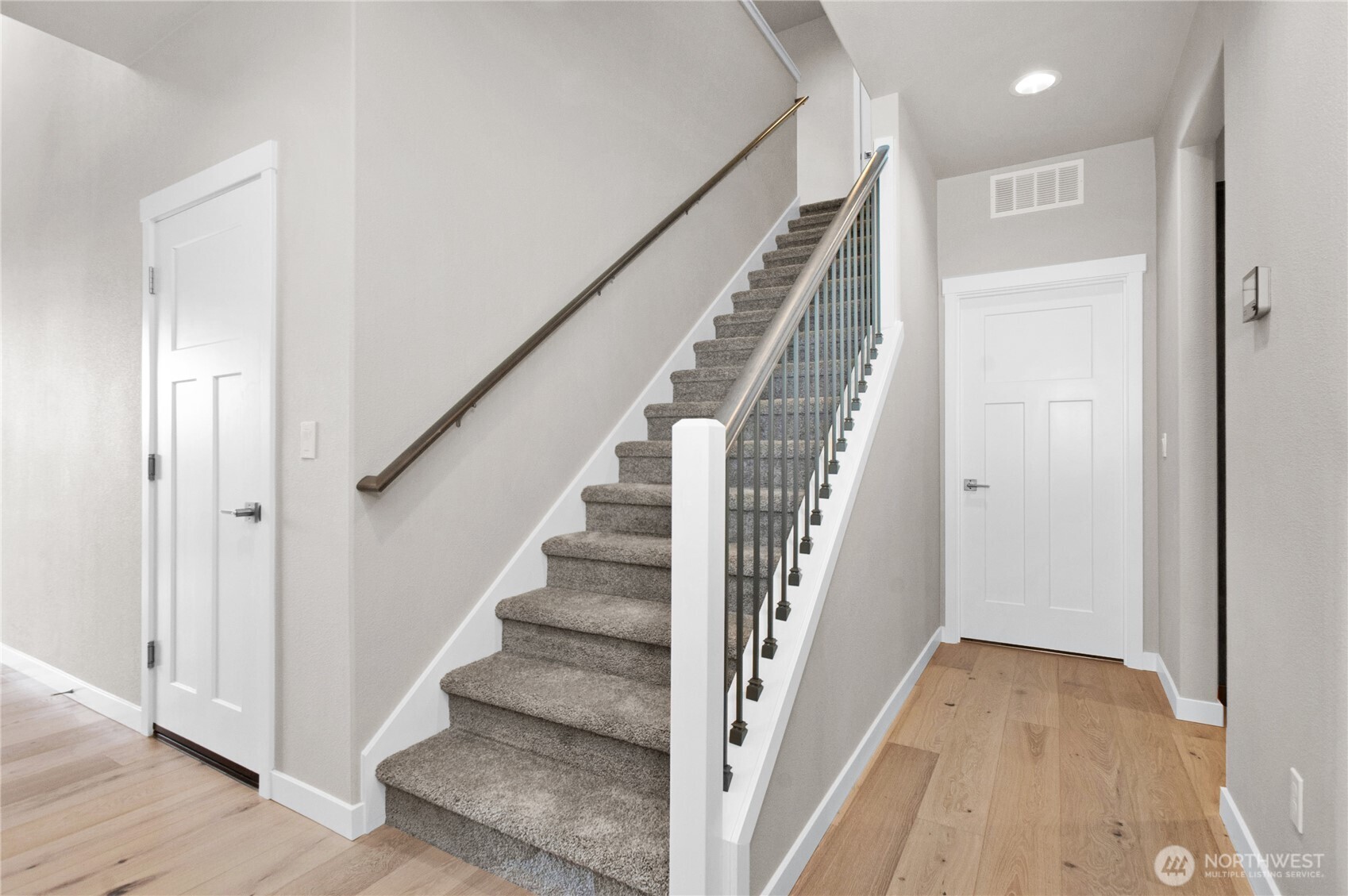 9628 7th Way Property Photo 9